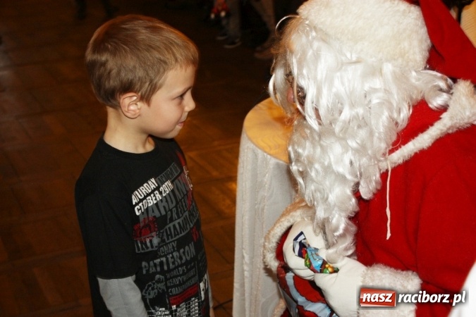 Zdjęcie w galerii na portalu naszraciborz.pl: Mikołaj spotkał się z dziećmi w DK Borucin wiadomości z regionu