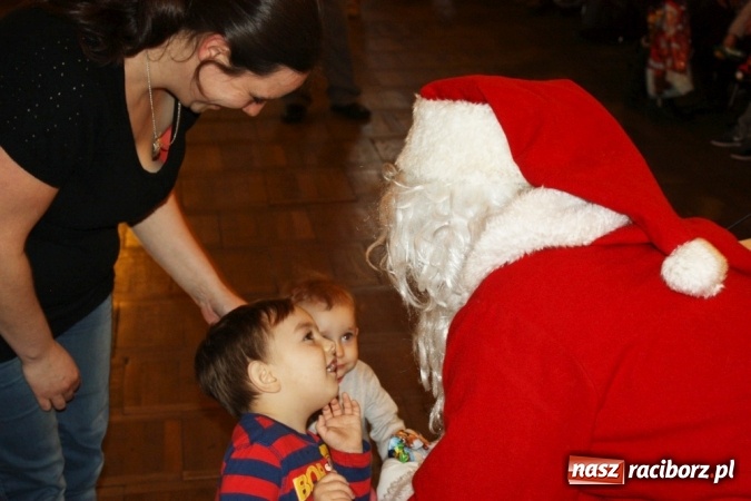 Zdjęcie w galerii na portalu naszraciborz.pl: Mikołaj spotkał się z dziećmi w DK Borucin wiadomości z regionu