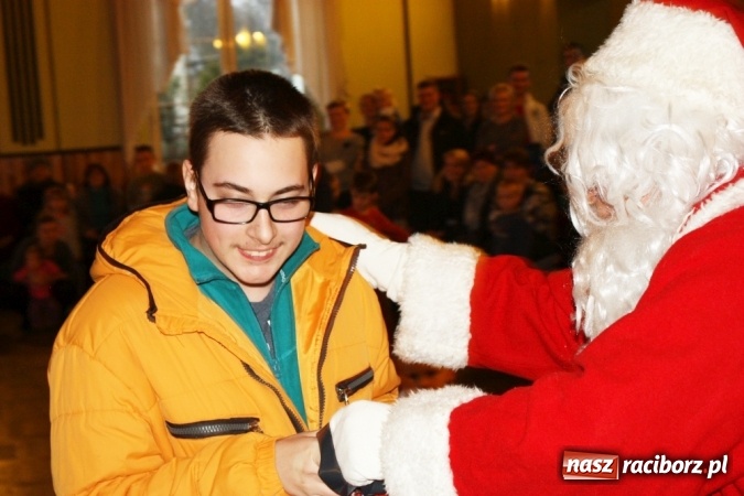 Zdjęcie w galerii na portalu naszraciborz.pl: Mikołaj spotkał się z dziećmi w DK Borucin wiadomości z regionu