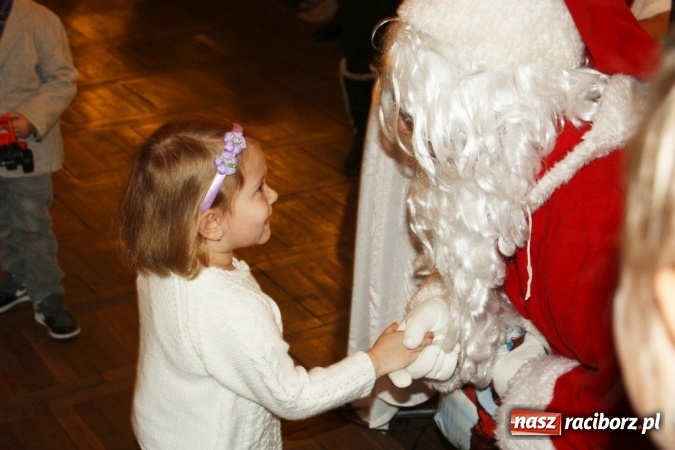 Zdjęcie w galerii na portalu naszraciborz.pl: Mikołaj spotkał się z dziećmi w DK Borucin wiadomości z regionu