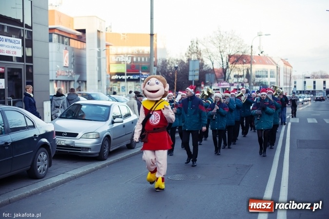 Zdjęcie w galerii na portalu naszraciborz.pl: Wielki finał Bożonarodzeniowego Jarmarku za nami, czyli bigos dla każdego wiadomości z regionu