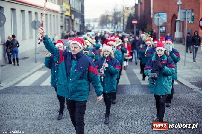 Zdjęcie w galerii na portalu naszraciborz.pl: Wielki finał Bożonarodzeniowego Jarmarku za nami, czyli bigos dla każdego wiadomości z regionu