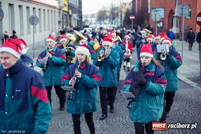 Zdjęcie w galerii na portalu naszraciborz.pl: Wielki finał Bożonarodzeniowego Jarmarku za nami, czyli bigos dla każdego wiadomości z regionu