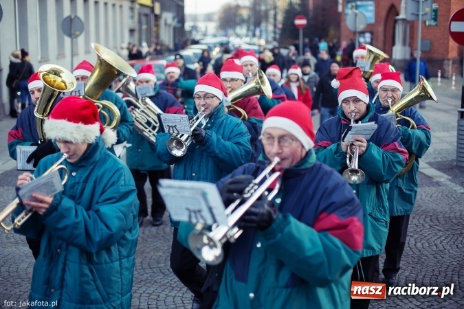 Zdjęcie w galerii na portalu naszraciborz.pl: Wielki finał Bożonarodzeniowego Jarmarku za nami, czyli bigos dla każdego wiadomości z regionu