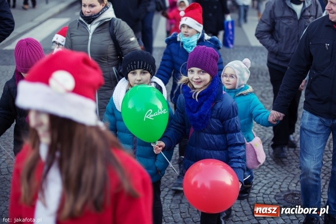 Zdjęcie w galerii na portalu naszraciborz.pl: Wielki finał Bożonarodzeniowego Jarmarku za nami, czyli bigos dla każdego wiadomości z regionu