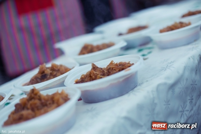 Zdjęcie w galerii na portalu naszraciborz.pl: Wielki finał Bożonarodzeniowego Jarmarku za nami, czyli bigos dla każdego wiadomości z regionu