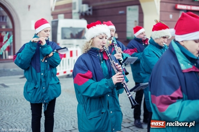 Zdjęcie w galerii na portalu naszraciborz.pl: Wielki finał Bożonarodzeniowego Jarmarku za nami, czyli bigos dla każdego wiadomości z regionu