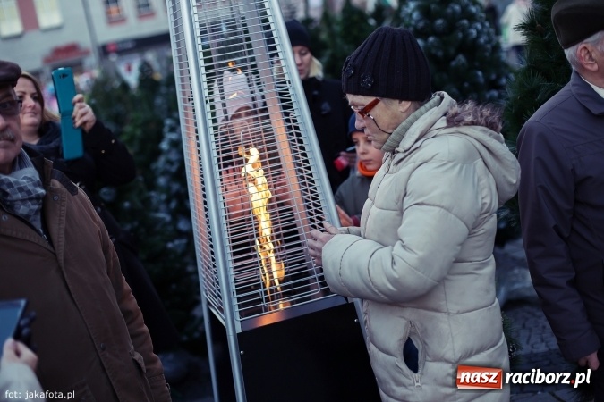 Zdjęcie w galerii na portalu naszraciborz.pl: Wielki finał Bożonarodzeniowego Jarmarku za nami, czyli bigos dla każdego wiadomości z regionu