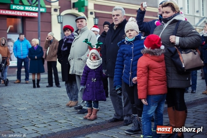 Zdjęcie w galerii na portalu naszraciborz.pl: Wielki finał Bożonarodzeniowego Jarmarku za nami, czyli bigos dla każdego wiadomości z regionu