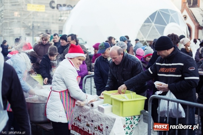 Zdjęcie w galerii na portalu naszraciborz.pl: Wielki finał Bożonarodzeniowego Jarmarku za nami, czyli bigos dla każdego wiadomości z regionu