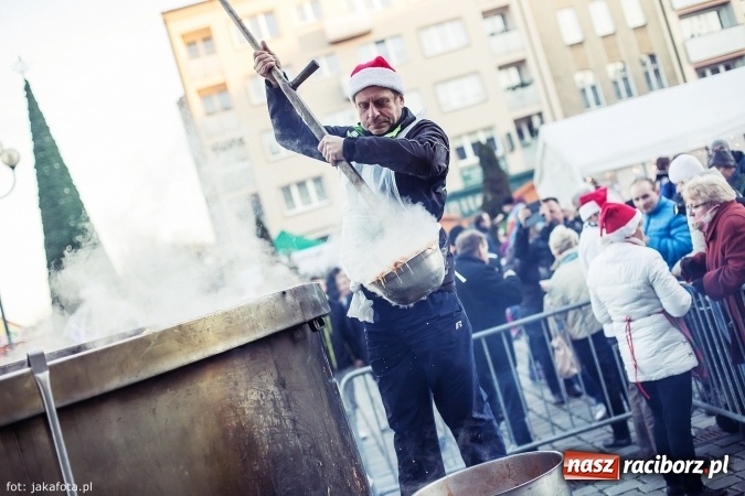 Zdjęcie w galerii na portalu naszraciborz.pl: Wielki finał Bożonarodzeniowego Jarmarku za nami, czyli bigos dla każdego wiadomości z regionu