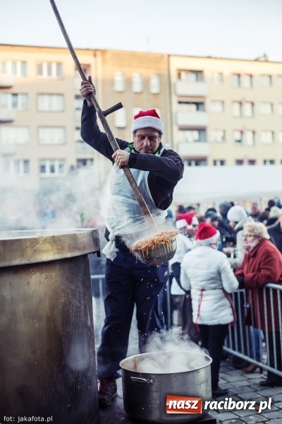 Zdjęcie w galerii na portalu naszraciborz.pl: Wielki finał Bożonarodzeniowego Jarmarku za nami, czyli bigos dla każdego wiadomości z regionu