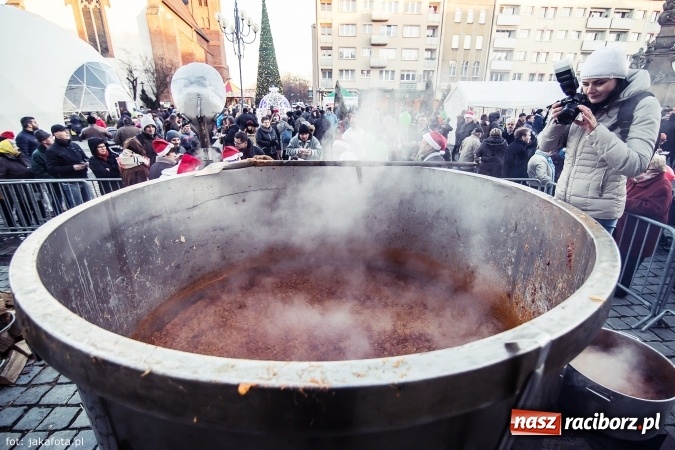 Zdjęcie w galerii na portalu naszraciborz.pl: Wielki finał Bożonarodzeniowego Jarmarku za nami, czyli bigos dla każdego wiadomości z regionu