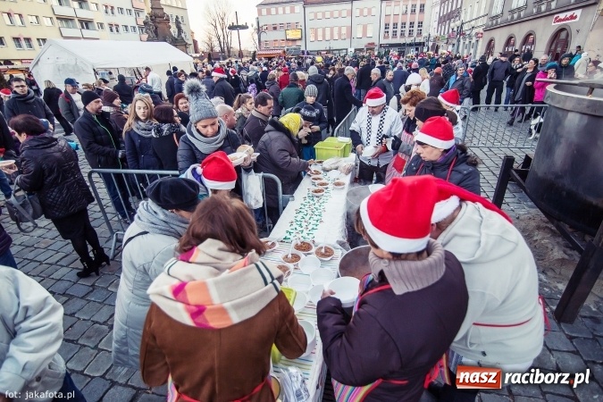 Zdjęcie w galerii na portalu naszraciborz.pl: Wielki finał Bożonarodzeniowego Jarmarku za nami, czyli bigos dla każdego wiadomości z regionu