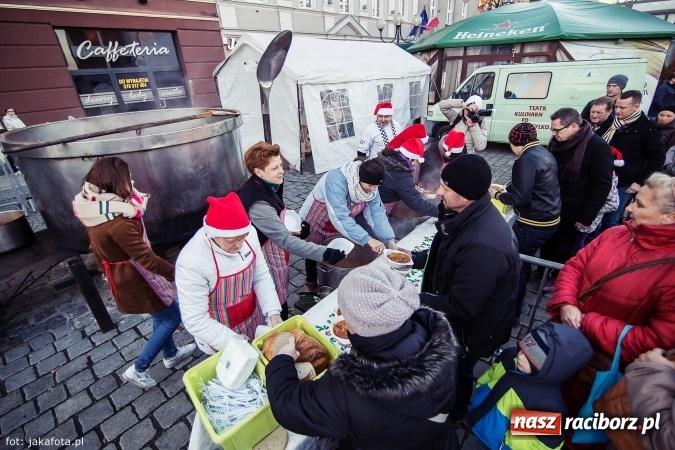 Zdjęcie w galerii na portalu naszraciborz.pl: Wielki finał Bożonarodzeniowego Jarmarku za nami, czyli bigos dla każdego wiadomości z regionu