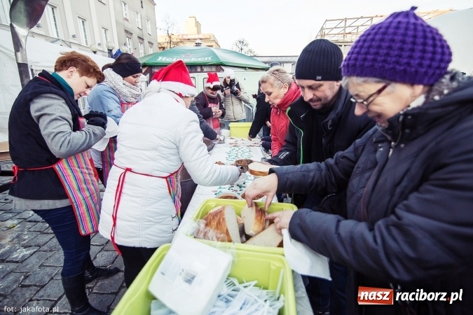 Zdjęcie w galerii na portalu naszraciborz.pl: Wielki finał Bożonarodzeniowego Jarmarku za nami, czyli bigos dla każdego wiadomości z regionu