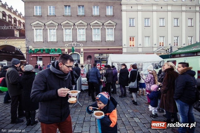 Zdjęcie w galerii na portalu naszraciborz.pl: Wielki finał Bożonarodzeniowego Jarmarku za nami, czyli bigos dla każdego wiadomości z regionu
