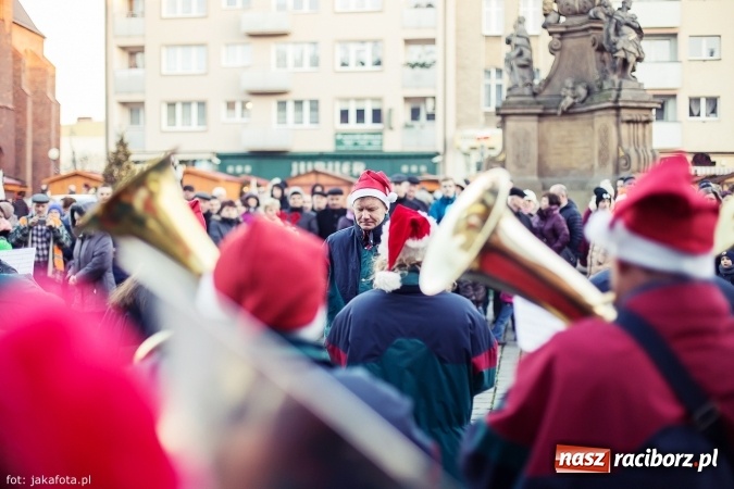 Zdjęcie w galerii na portalu naszraciborz.pl: Wielki finał Bożonarodzeniowego Jarmarku za nami, czyli bigos dla każdego wiadomości z regionu
