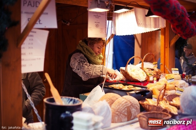 Zdjęcie w galerii na portalu naszraciborz.pl: Wielki finał Bożonarodzeniowego Jarmarku za nami, czyli bigos dla każdego wiadomości z regionu