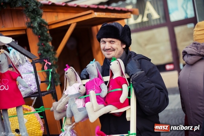 Zdjęcie w galerii na portalu naszraciborz.pl: Wielki finał Bożonarodzeniowego Jarmarku za nami, czyli bigos dla każdego wiadomości z regionu