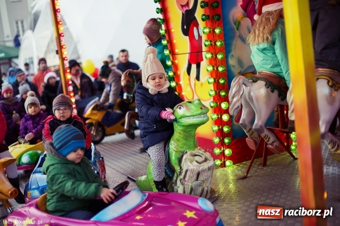 Zdjęcie w galerii na portalu naszraciborz.pl: Wielki finał Bożonarodzeniowego Jarmarku za nami, czyli bigos dla każdego wiadomości z regionu