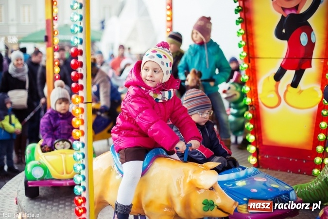 Zdjęcie w galerii na portalu naszraciborz.pl: Wielki finał Bożonarodzeniowego Jarmarku za nami, czyli bigos dla każdego wiadomości z regionu