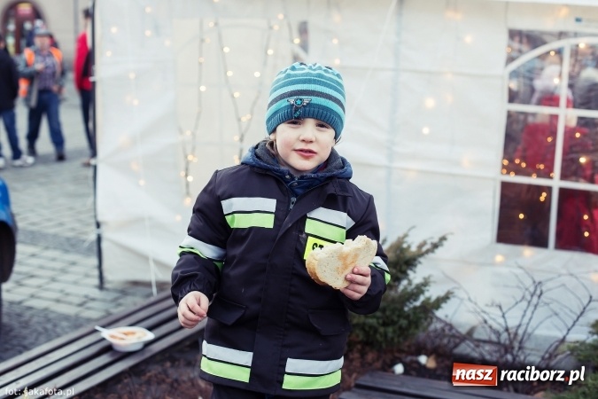 Zdjęcie w galerii na portalu naszraciborz.pl: Wielki finał Bożonarodzeniowego Jarmarku za nami, czyli bigos dla każdego wiadomości z regionu