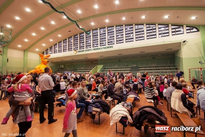 Zdjęcie w galerii na portalu naszraciborz.pl: Spotkanie z Mikołajem w Arenie Rafako wiadomości z regionu