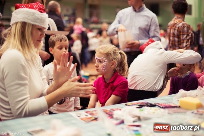 Zdjęcie w galerii na portalu naszraciborz.pl: Spotkanie z Mikołajem w Arenie Rafako wiadomości z regionu