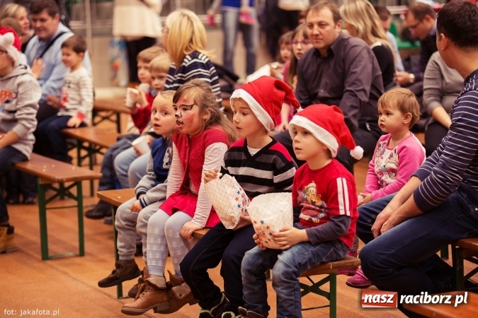 Zdjęcie w galerii na portalu naszraciborz.pl: Spotkanie z Mikołajem w Arenie Rafako wiadomości z regionu