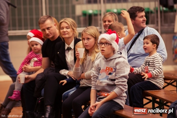 Zdjęcie w galerii na portalu naszraciborz.pl: Spotkanie z Mikołajem w Arenie Rafako wiadomości z regionu