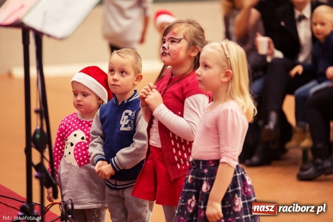 Zdjęcie w galerii na portalu naszraciborz.pl: Spotkanie z Mikołajem w Arenie Rafako wiadomości z regionu