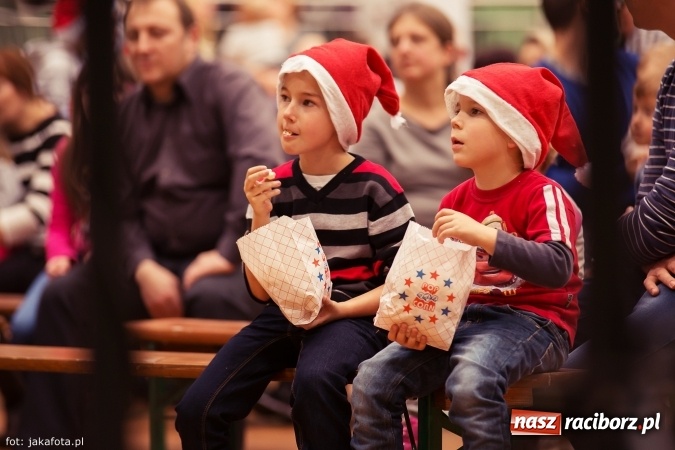 Zdjęcie w galerii na portalu naszraciborz.pl: Spotkanie z Mikołajem w Arenie Rafako wiadomości z regionu