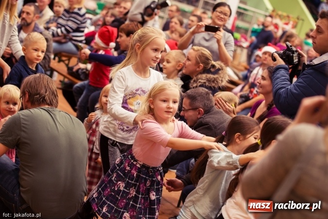 Zdjęcie w galerii na portalu naszraciborz.pl: Spotkanie z Mikołajem w Arenie Rafako wiadomości z regionu