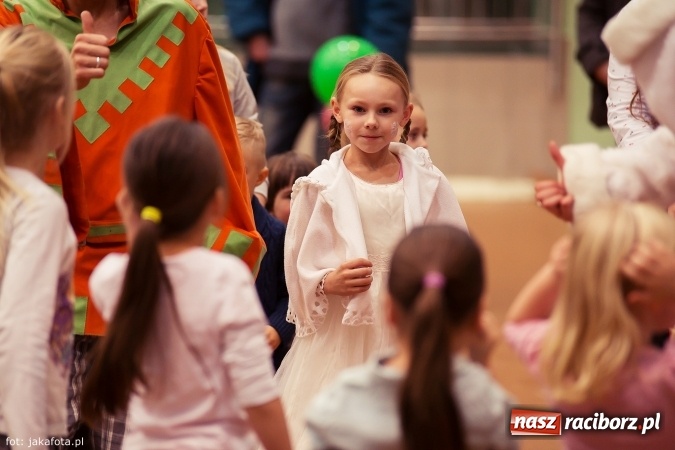 Zdjęcie w galerii na portalu naszraciborz.pl: Spotkanie z Mikołajem w Arenie Rafako wiadomości z regionu