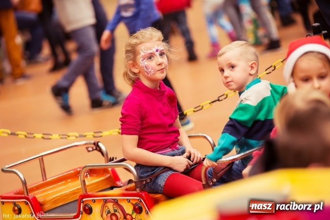 Zdjęcie w galerii na portalu naszraciborz.pl: Spotkanie z Mikołajem w Arenie Rafako wiadomości z regionu