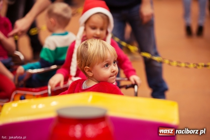 Zdjęcie w galerii na portalu naszraciborz.pl: Spotkanie z Mikołajem w Arenie Rafako wiadomości z regionu