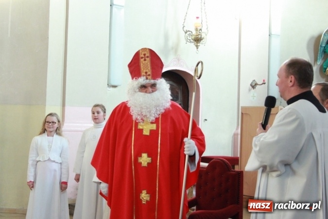 Zdjęcie w galerii na portalu naszraciborz.pl: Św. Mikołaj w farskich ogrodach wiadomości z regionu
