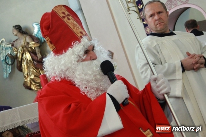 Zdjęcie w galerii na portalu naszraciborz.pl: Św. Mikołaj w farskich ogrodach wiadomości z regionu