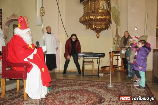 Zdjęcie w galerii na portalu naszraciborz.pl: Św. Mikołaj w farskich ogrodach wiadomości z regionu