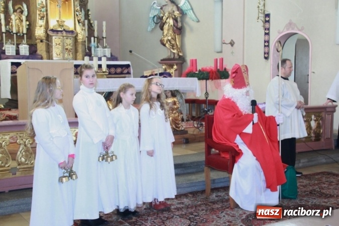 Zdjęcie w galerii na portalu naszraciborz.pl: Św. Mikołaj w farskich ogrodach wiadomości z regionu