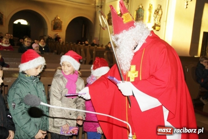 Zdjęcie w galerii na portalu naszraciborz.pl: Św. Mikołaj w farskich ogrodach wiadomości z regionu