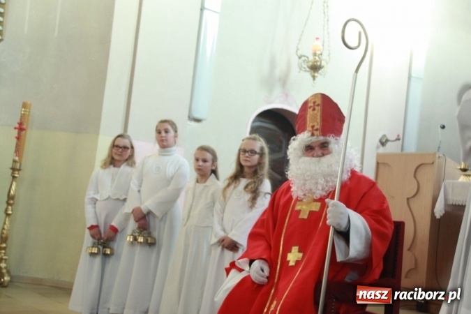 Zdjęcie w galerii na portalu naszraciborz.pl: Św. Mikołaj w farskich ogrodach wiadomości z regionu