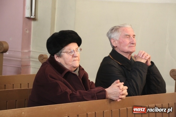 Zdjęcie w galerii na portalu naszraciborz.pl: Św. Mikołaj w farskich ogrodach wiadomości z regionu