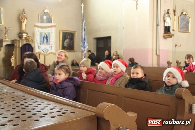 Zdjęcie w galerii na portalu naszraciborz.pl: Św. Mikołaj w farskich ogrodach wiadomości z regionu