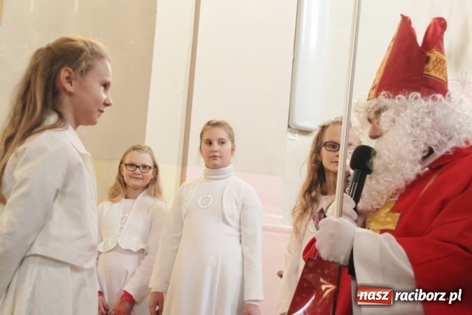Zdjęcie w galerii na portalu naszraciborz.pl: Św. Mikołaj w farskich ogrodach wiadomości z regionu