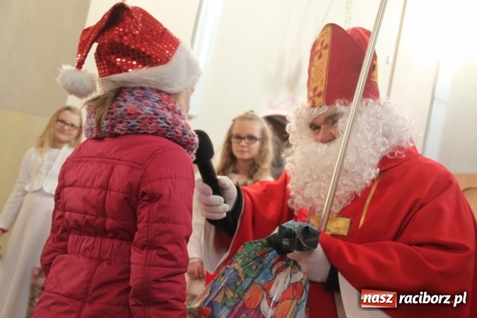 Zdjęcie w galerii na portalu naszraciborz.pl: Św. Mikołaj w farskich ogrodach wiadomości z regionu