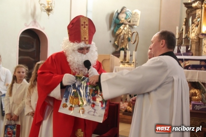 Zdjęcie w galerii na portalu naszraciborz.pl: Św. Mikołaj w farskich ogrodach wiadomości z regionu