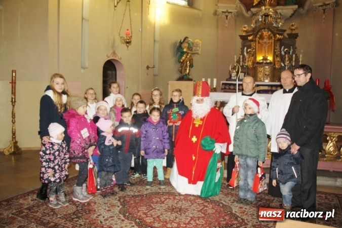 Zdjęcie w galerii na portalu naszraciborz.pl: Św. Mikołaj w farskich ogrodach wiadomości z regionu