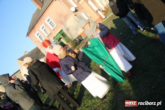 Zdjęcie w galerii na portalu naszraciborz.pl: Św. Mikołaj w farskich ogrodach wiadomości z regionu